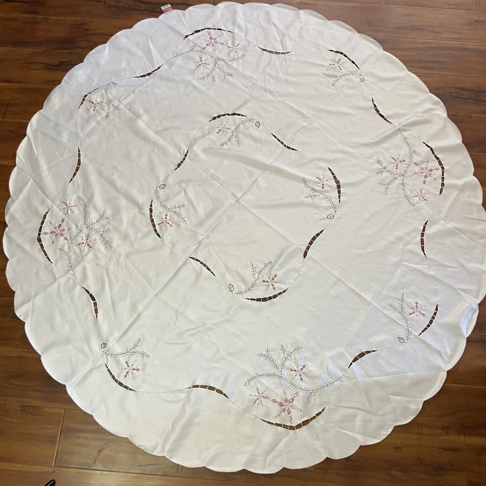 Holiday‎ Things 70" Round Tablecloth Centerpiece White Pink Embroidered Metallic